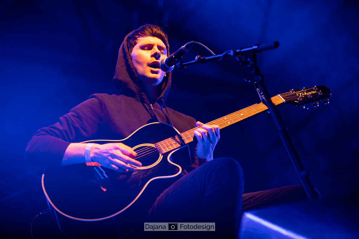 Isaac Howlett - Solo Acoustic by Empathy Test  Reithalle Dresden